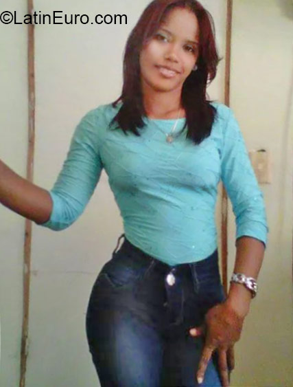 Date this fun Dominican Republic girl Laudie from Santo Domingo DO23687