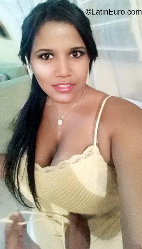 Date this funny Dominican Republic girl Heidie from Santiago DO23706