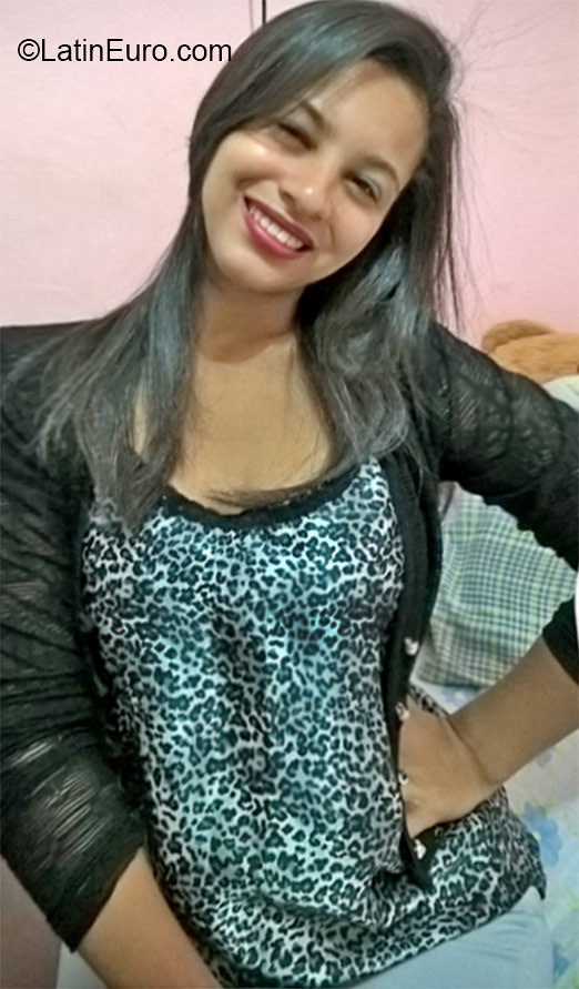 Date this fun Brazil girl Nathalia from Recife BR9488