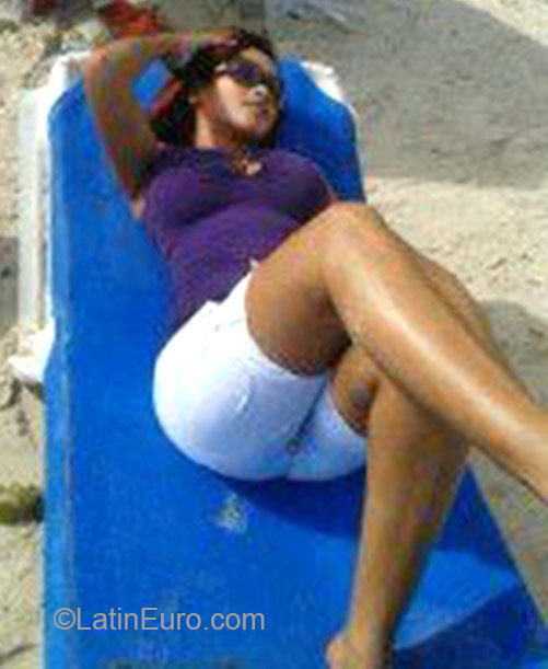 Date this georgeous Dominican Republic girl Rosy from Azua DO23729
