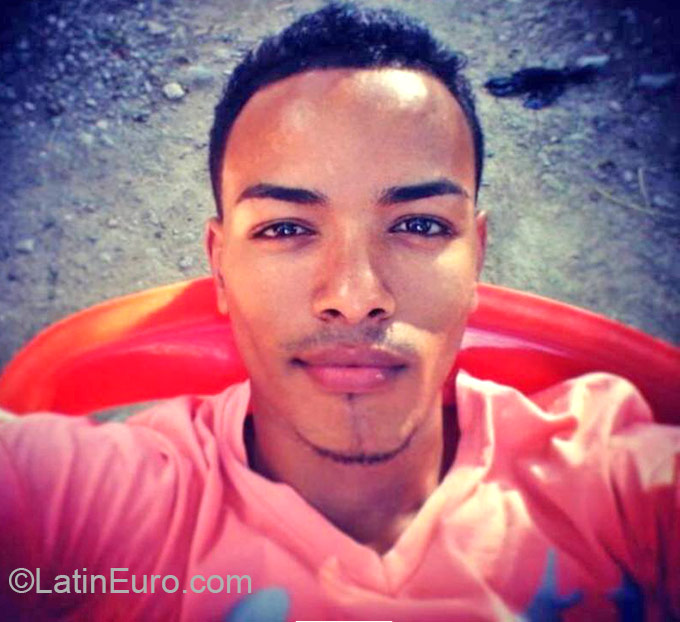 Date this exotic Dominican Republic man Francis from La Vega DO23746