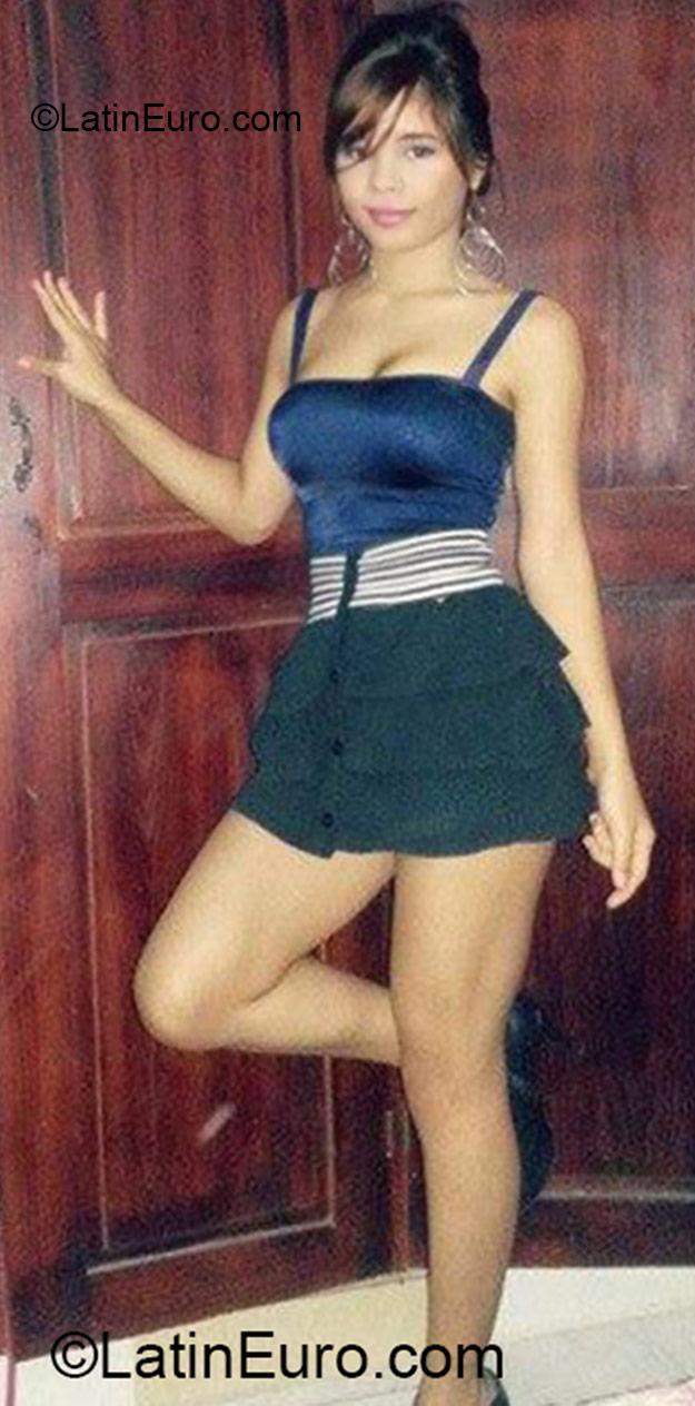 Date this nice looking Dominican Republic girl Nathy from Santiago DO23831