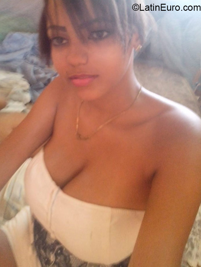 Date this lovely Dominican Republic girl Ruth from Santo Domingo DO23853