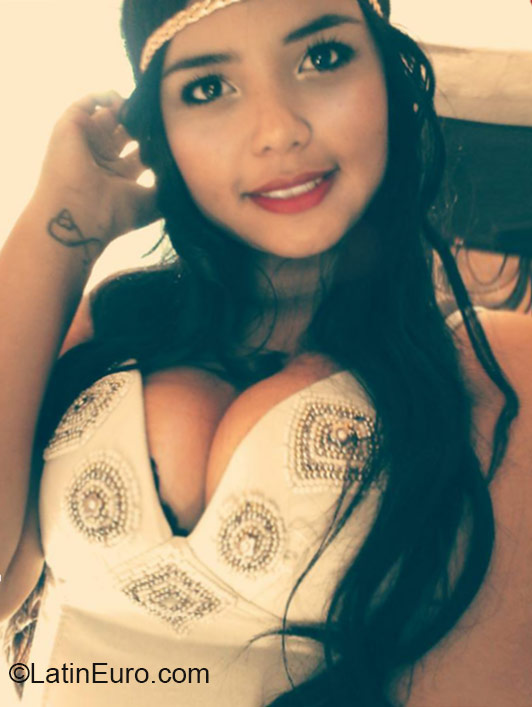 Date this attractive Colombia girl Natalia from Medellin CO18270