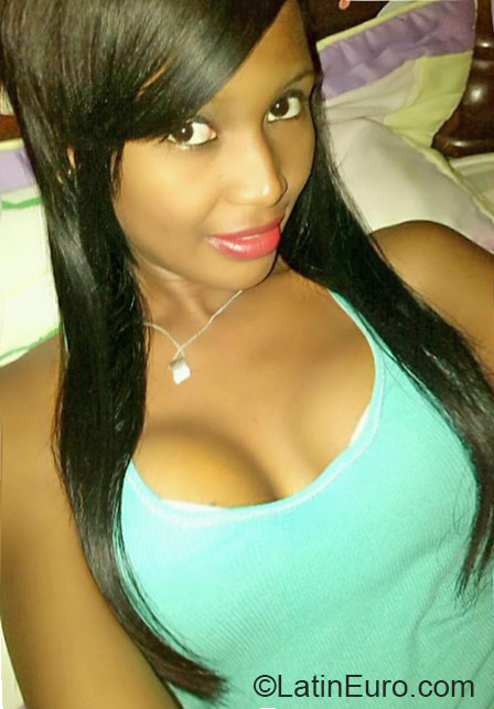 Date this cute Dominican Republic girl Rosaalba from Santo Domingo DO23881