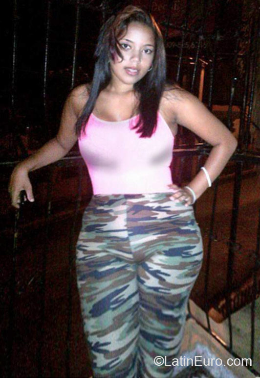 Date this nice looking Dominican Republic girl Chibelina from Bonao DO23884