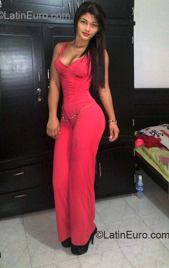 Date this athletic Colombia girl Angelicia from Apartado CO18296