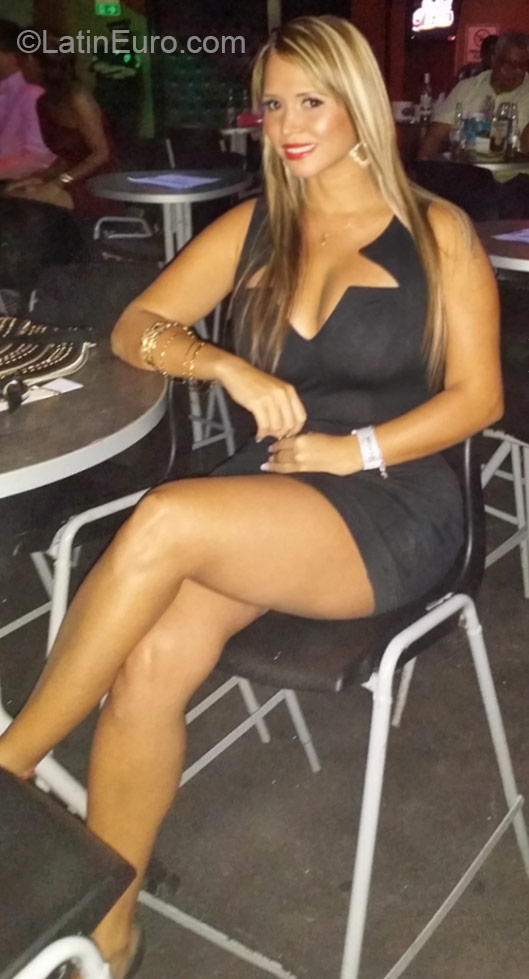 Date this sultry Colombia girl Tatiana from Cali CO18309