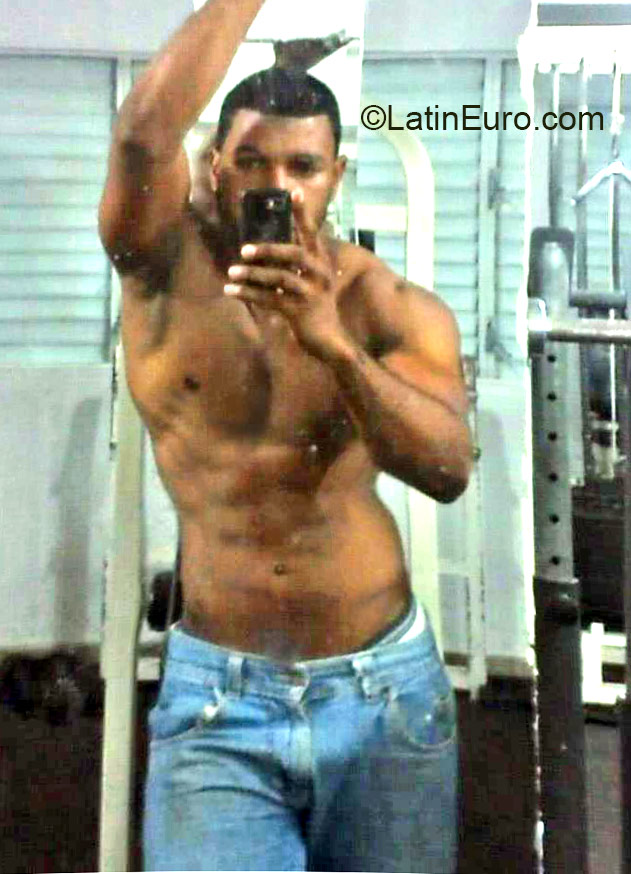 Date this gorgeous Dominican Republic man Scott from Santo Domingo DO24070