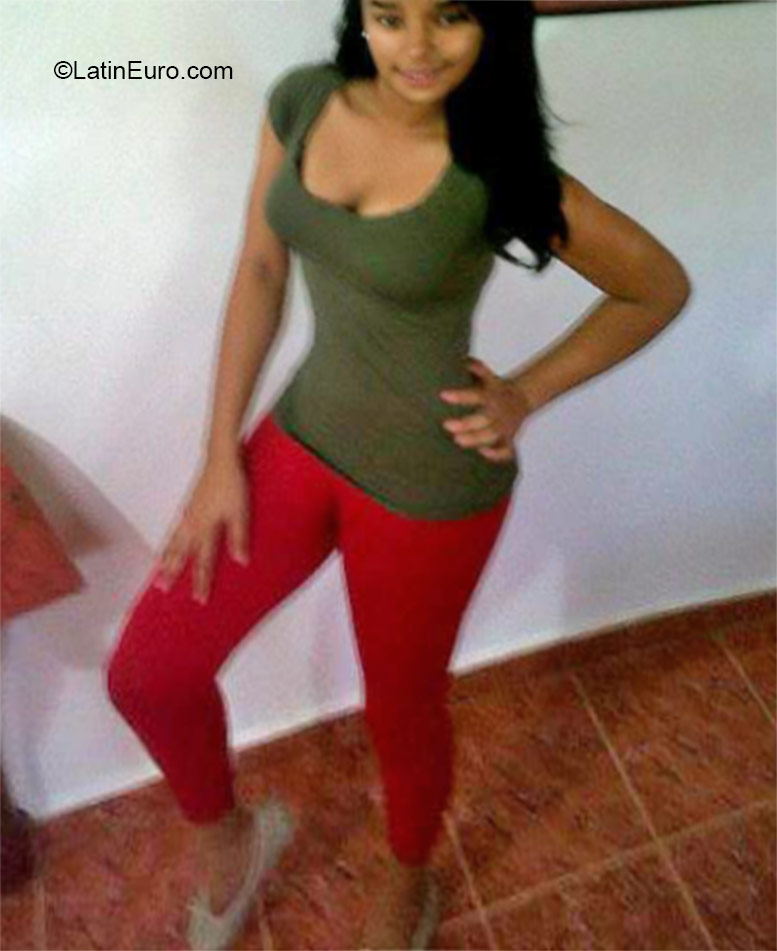 Date this young Dominican Republic girl Genesis from Santo Domingo DO24105