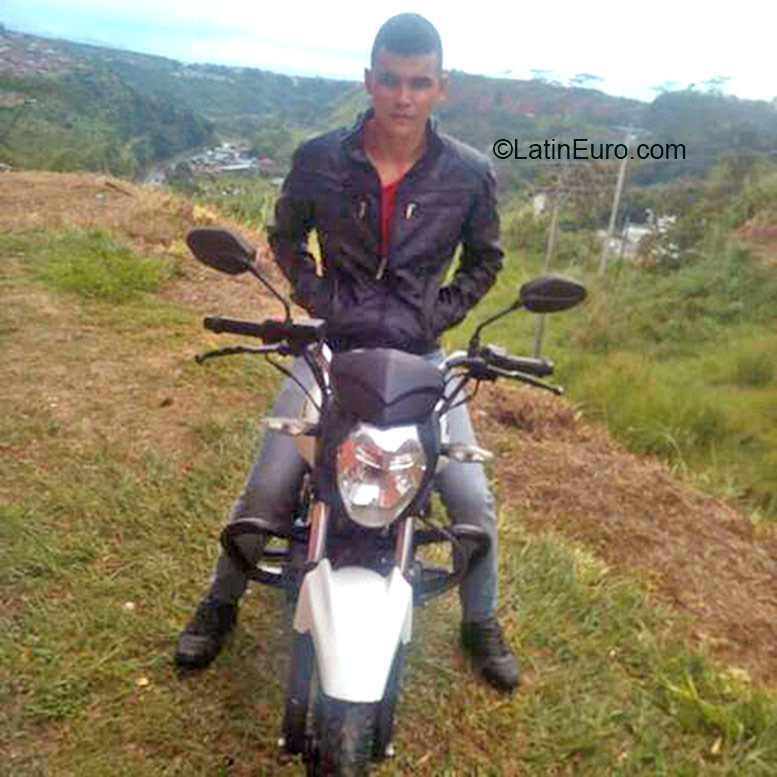 Date this cute Colombia man Fabian from Pereira CO18376