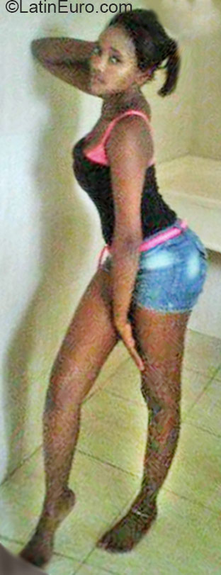 Date this foxy Dominican Republic girl Aderlin from higuey DO24368