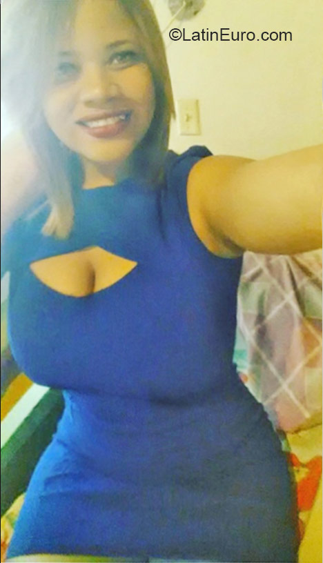 Date this beautiful Dominican Republic girl Meiryis from Santiago DO24406