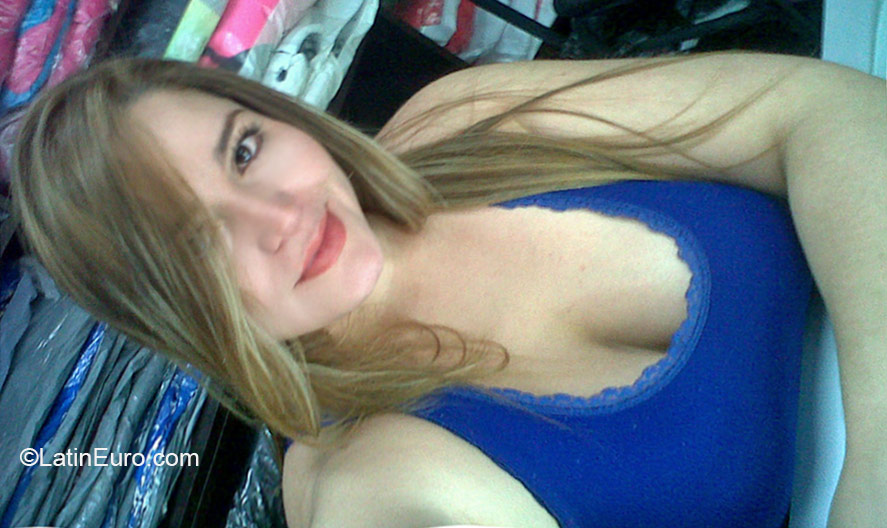 Date this young Colombia girl Luisa from Bogota CO18460