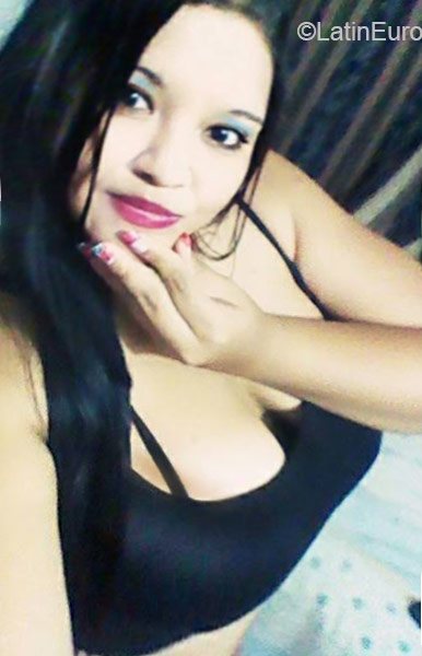 Date this sensual Colombia girl Andrea from Cali CO18481