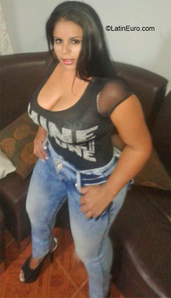 Date this funny Colombia girl Domeni from Cali CO18483