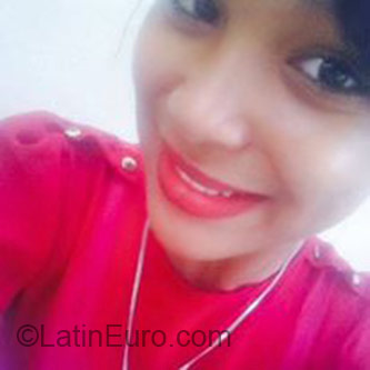 Date this nice looking Dominican Republic girl Nicole from Santiago DO24464