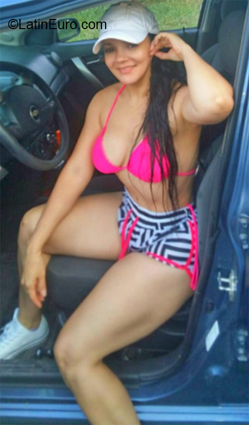 Date this hot Colombia girl Milena from Cali CO18498