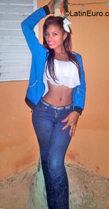 Date this funny Dominican Republic girl Yoleni from Mao DO24504