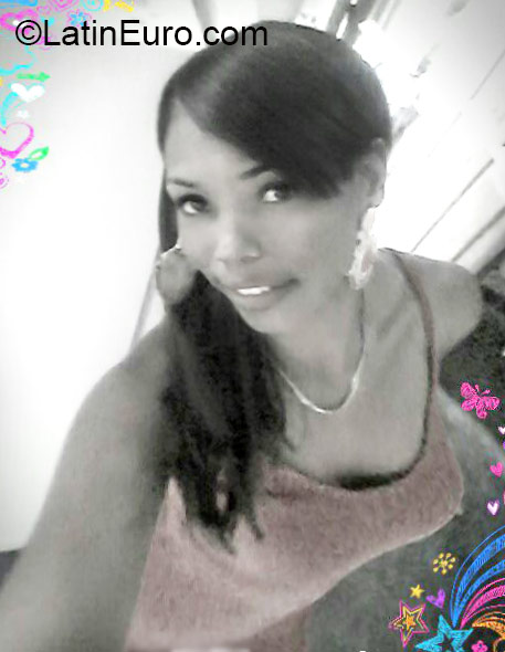 Date this stunning Dominican Republic girl Luz from Santo Domingo DO24510