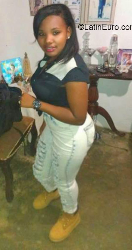 Date this charming Dominican Republic girl Katherine from Santo Domingo DO24513
