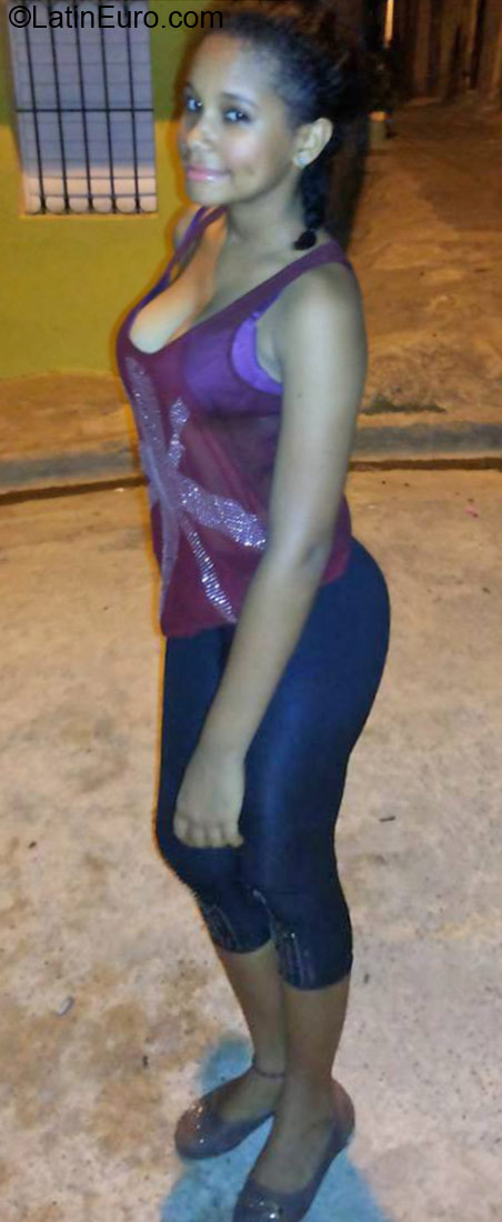 Date this sultry Dominican Republic girl Jarlin from Higuey DO24520