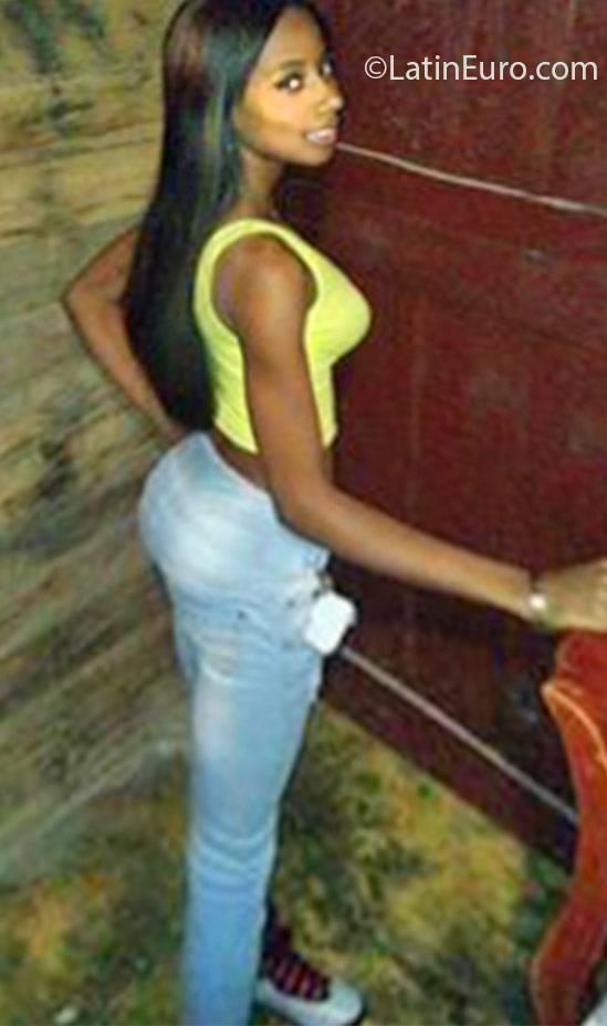 Date this hot Dominican Republic girl Charleni from San Pedro de Macoris DO24547