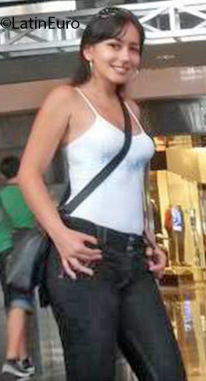 Date this georgeous Colombia girl Lilia from Armenia CO18538