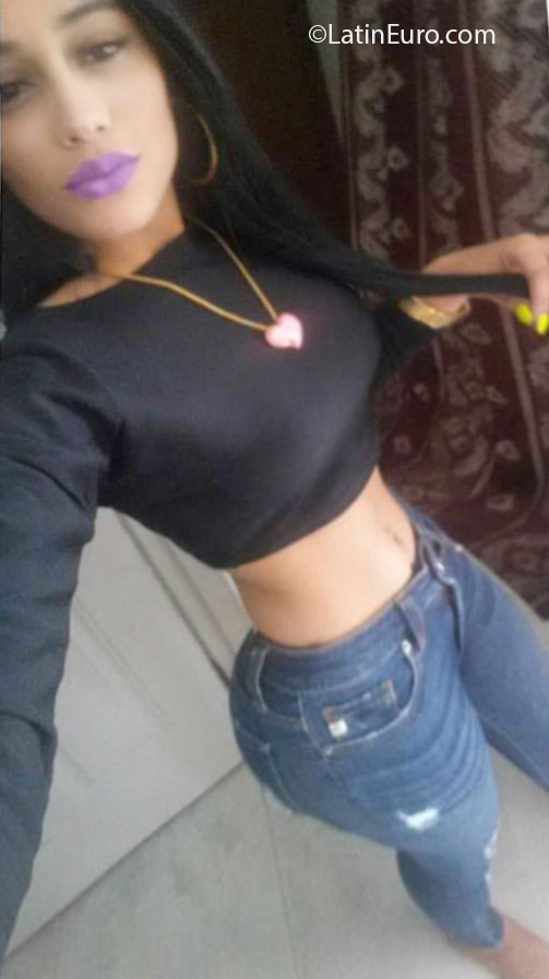 Date this good-looking Dominican Republic girl Cinthia from La Vega DO24614