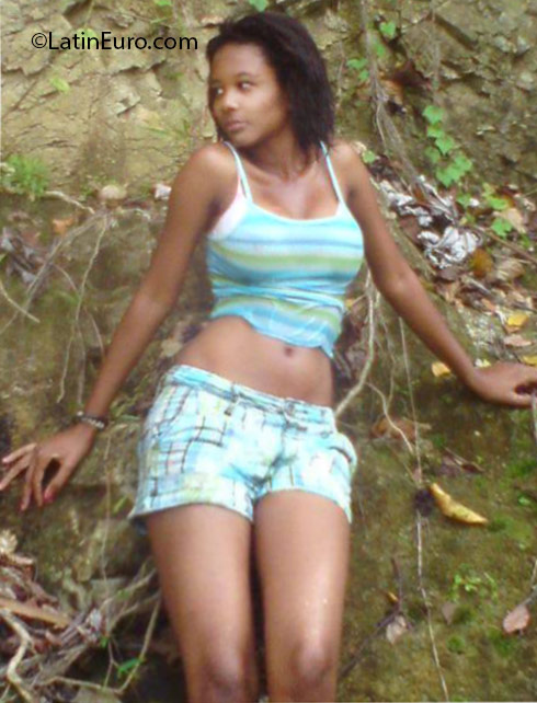 Date this exotic Dominican Republic girl Violet from Santo Domingo DO24639
