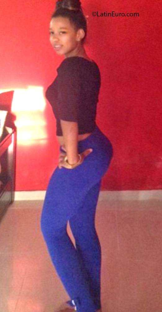 Date this stunning Dominican Republic girl Elizabeth from Santo Domingo DO24653