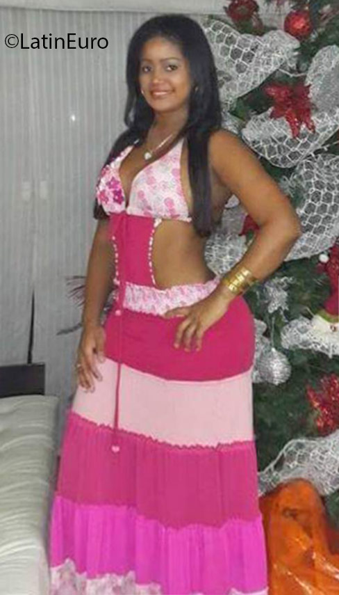 Date this sensual Colombia girl Yohanna from Cali CO18567