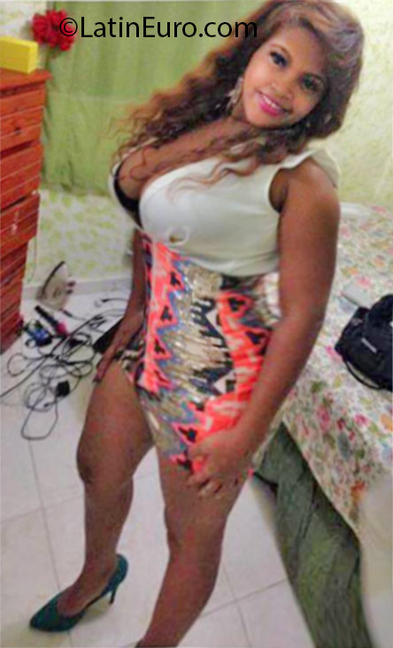 Date this sultry Dominican Republic girl Doris from Santo Domingo DO24675