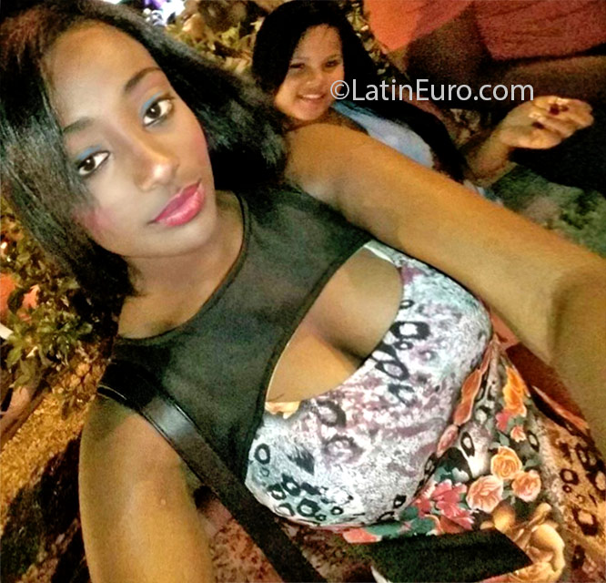 Date this georgeous Dominican Republic girl Brenda from Santo Domingo DO24692