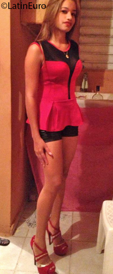Date this nice looking Dominican Republic girl Angelica from Santiago DO24695