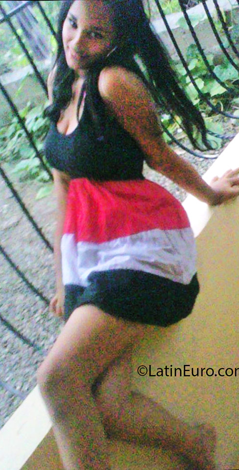 Date this sultry Dominican Republic girl Camy from La Vega DO24700