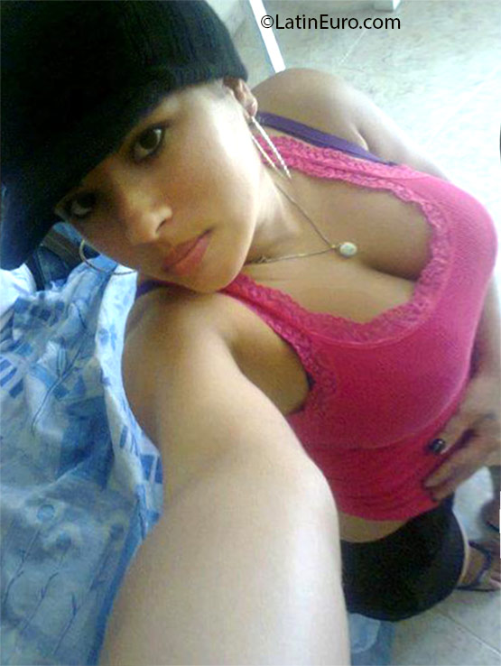Date this sensual Dominican Republic girl Madelin from Santiago DO24733