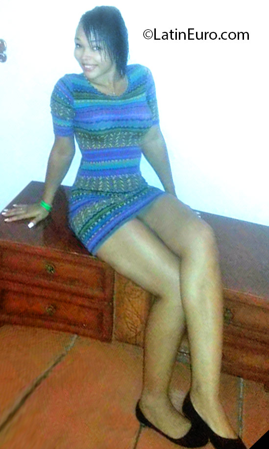 Date this attractive Dominican Republic girl Abigail from Santiago DO24829