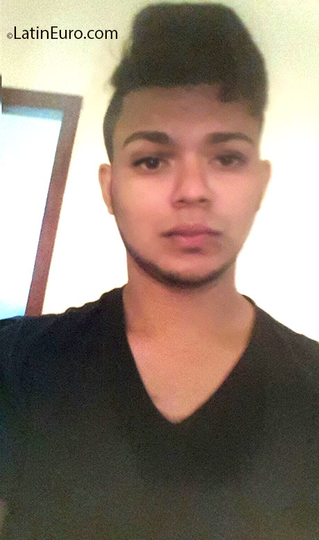 Date this young Honduras man Carlos from San Pedro Sula HN2015