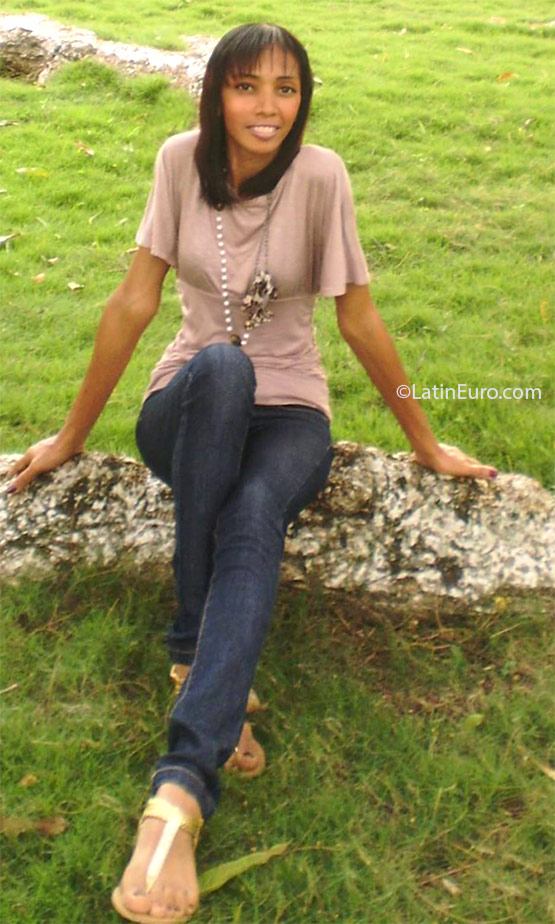 Date this charming Dominican Republic girl Johanny from Santo Domingo DO24865