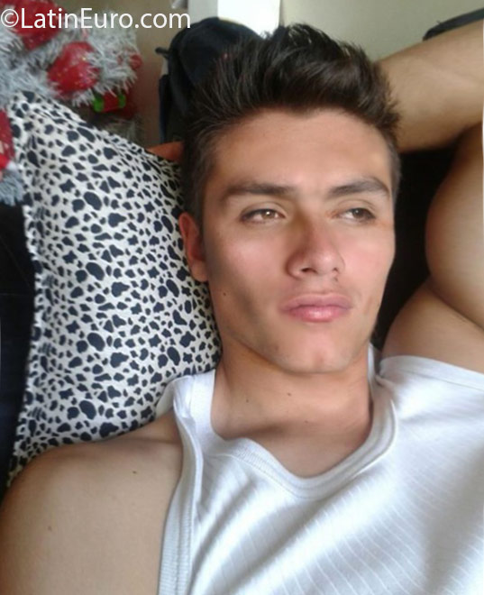 Date this sultry Colombia man Jonathan from Bogota CO18623