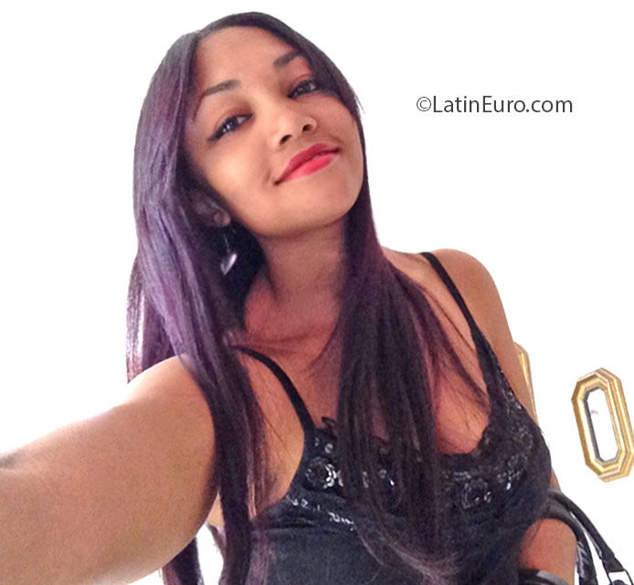 Date this happy Dominican Republic girl Yahairia from Santiago DO24891