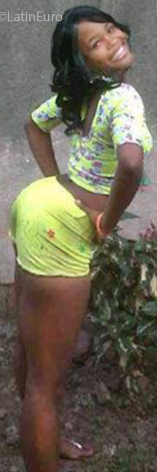 Date this young Jamaica girl Shawna from Kingston JM2255
