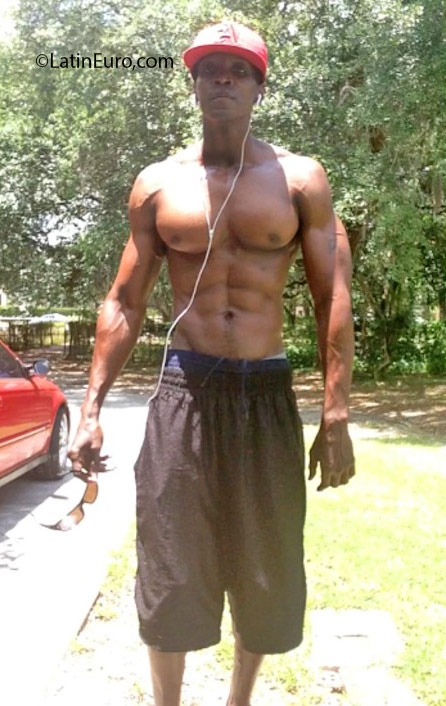 Date this good-looking United States man JazzyBlaque from Charleston US17058