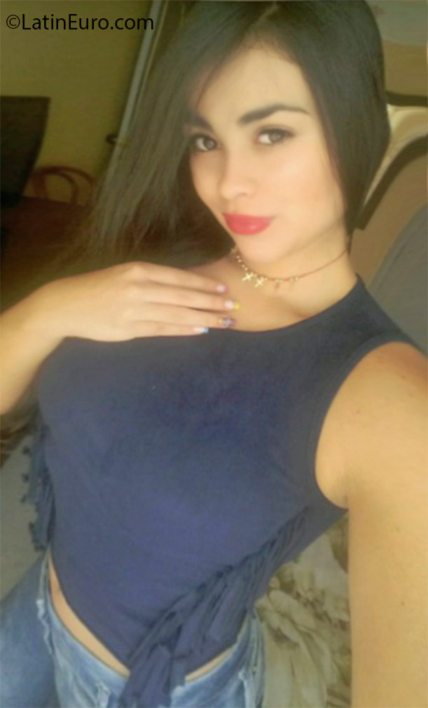Date this georgeous Colombia girl Yuli from Pereira CO18678