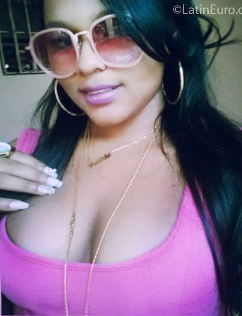 Date this attractive Dominican Republic girl Wanda from Santo Domingo DO25047