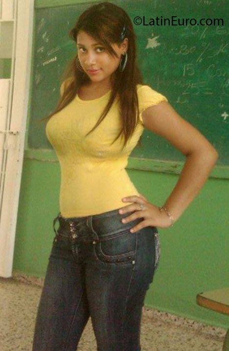 Date this tall Dominican Republic girl Corima from Higuey DO25085
