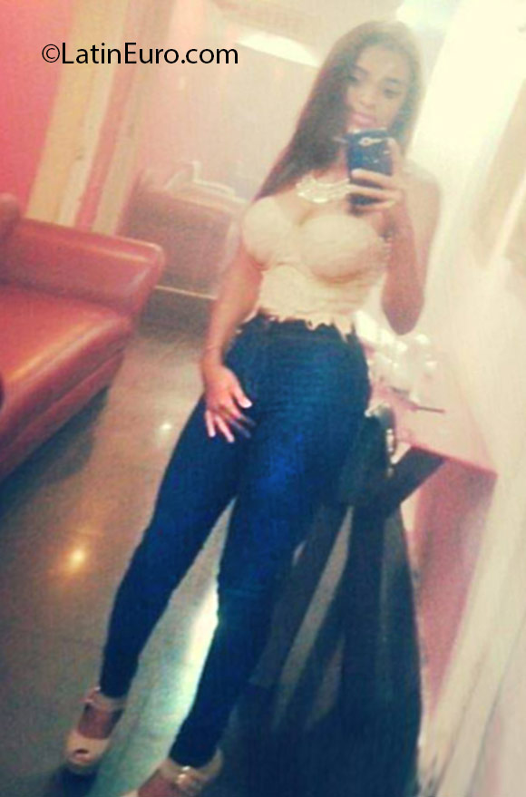 Date this gorgeous Dominican Republic girl Lisalote from Santo Domingo DO25092