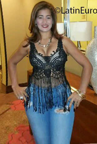 Date this charming Panama girl Leidi from Panama City PA913