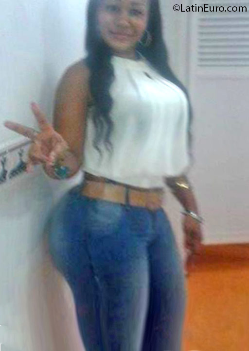 Date this athletic Colombia girl Maritza from Buenaventura CO18750